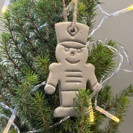 Kersthanger notenkraker